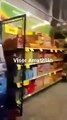 Mujer es captada robando en un supermercado