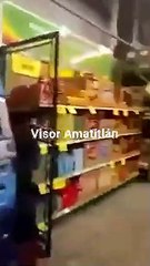Mujer es captada robando en un supermercado