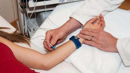 Électromyogramme (EMG) : définition, fonctionnement et risques de cet examen neurologique