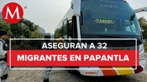 Aseguran a 32 migrantes que viajaban en un autobús en Papantla