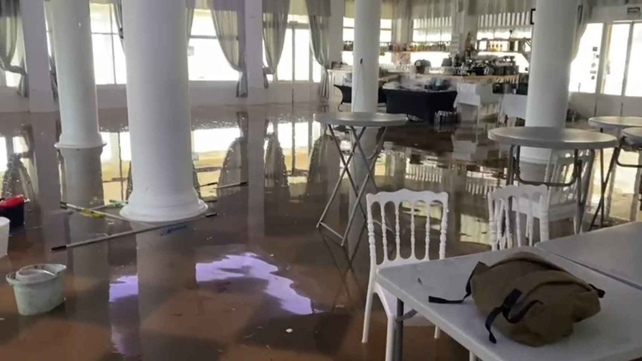 Los Baños del Carmen, en Málaga, inundados