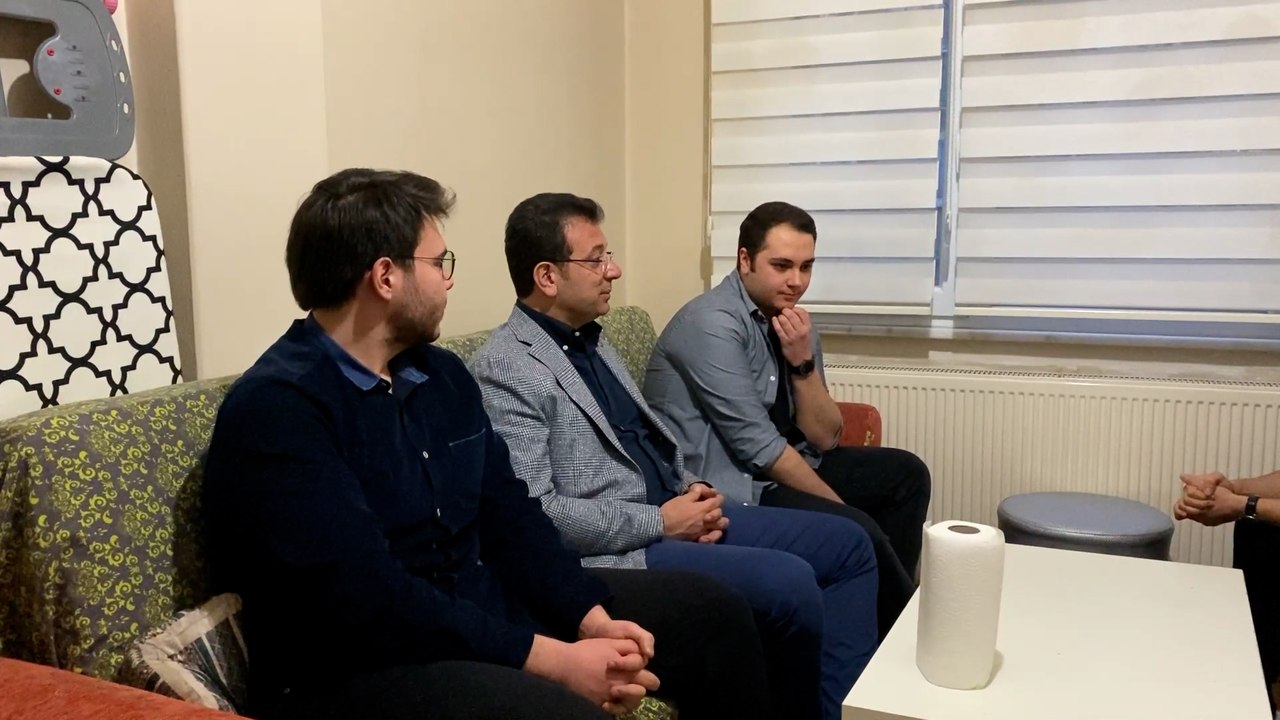 İmamoğlu, iftarını 6 tıp öğrencisiyle açtı