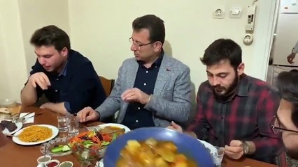 İmamoğlu gençlerle iftar açtım: 30 yere başvurdum bir tek İBB burs verdi