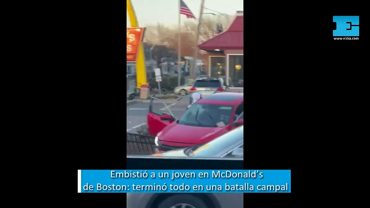 Automovilista embistió a un joven en McDonald’s de Boston terminó todo en una batalla campal