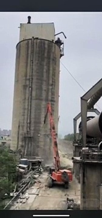 Démolition ratée... en mode tour de Pise