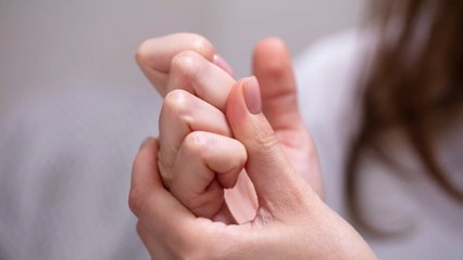 Knuckle cracking: Is this habit linked to arthritis?