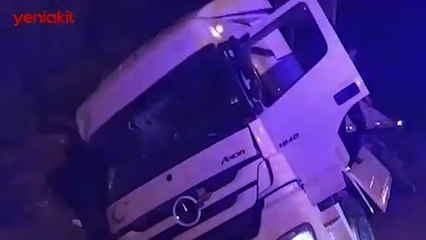 Uşak'ta devrilen tırın sürücüsü yaralandı