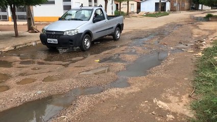 Após cobrança de moradores, DAESA inicia manutenção de esgoto que causa transtornos em Sousa