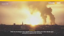 Múltiples ataques aéreos rusos alcanzaron el domingo una instalación de almacenamiento de combustible en la ciudad portuaria clave de Ucrania, Odesa.