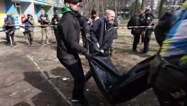 الغرب يعتزم فرض عقوبات جديدة على روسيا وأوكرانيا ترجح اكتشاف مزيد من ضحايا الغزو