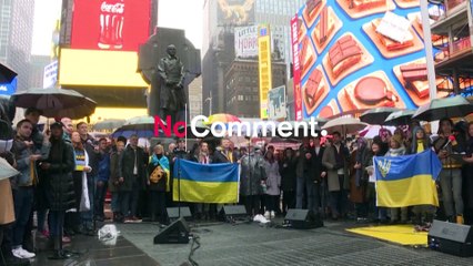 Télécharger la video: بدون تعليق: نجوم برودواي يغنون من أجل الشعب الأوكراني في ساحة تايمز سكوير بنيويورك