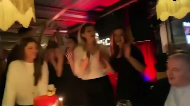 94 yaşındaki Haldun Dormen doğum gününde dans etti!