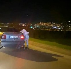 Patenli gencin tutunarak yolculuk yaptığı otomobil trafikten men edildi