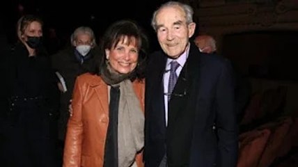 Anne Sinclair radieuse auprès de Robert Badinter pour une pièce poign@nte