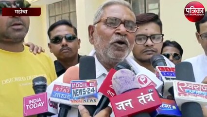 जब महोबा में पत्रकारों ने डीएम के दरवाजे पर गया भजन, जानें वजह