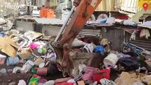 'Kötü koku' şikayeti yapılan evden 6 ton çöp çıktı