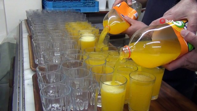 Daha önce böylesini görmediniz! Bu lokantada 15 yıldır iftar menüleri ücretsiz