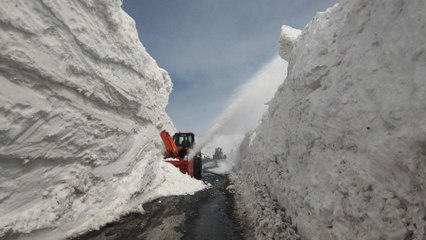 Akdeniz’de bahar, Van’da 6 metre kar