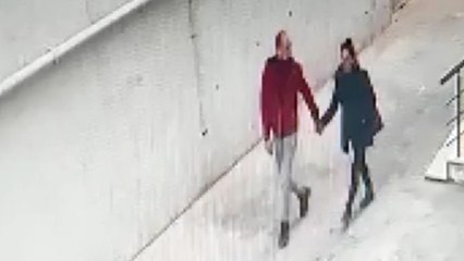 El ele tutuşup girdikleri binadan hırsızlık yaptılar