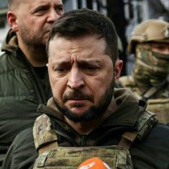 VOICI SOCIAL - PHOTO Volodymyr Zelensky métamorphosé par la guerre : cet avant/après impressionnant du président ukrainien