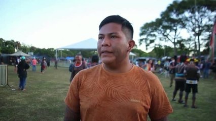 Miles de indígenas protestan en Brasil contra la ley que permite explotar sus tierras