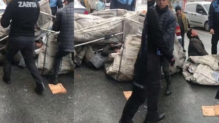 Çek çekleri ellerinden alınan çocuklar ağladı