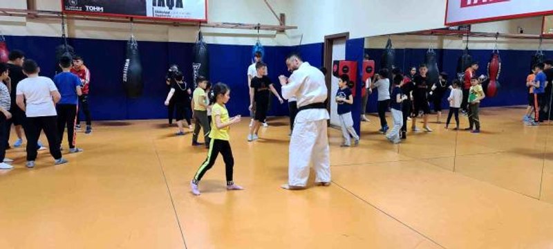 Milli sporcu Gedik, hem müsabakalara hazırlanıyor hem de sporcu yetiştiriyor