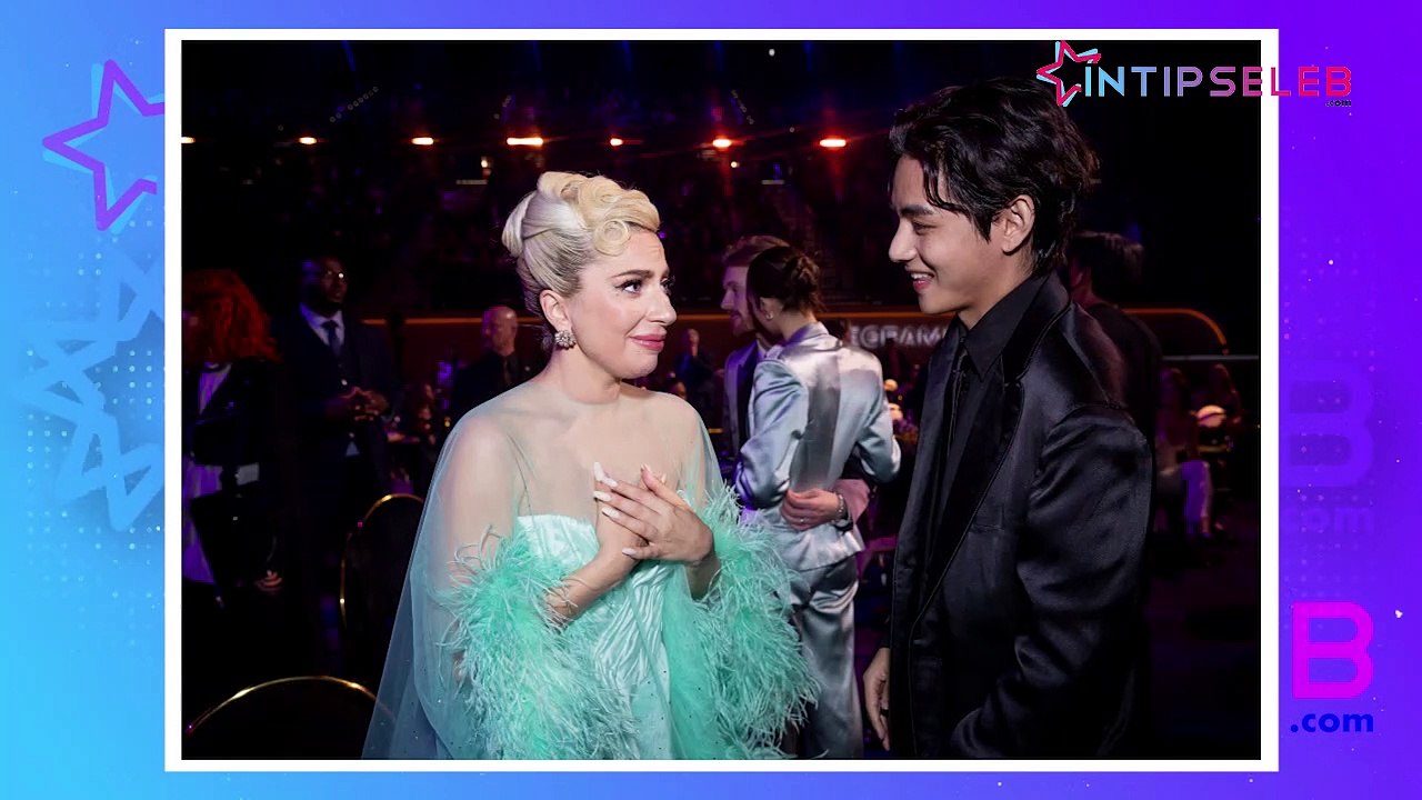V BTS Dapat Ciuman Mesra Dari Lady Gaga