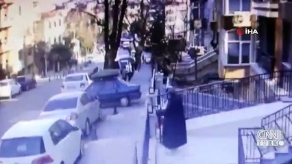 Otomobil bagajına koyarak uzaklaştırdılar
