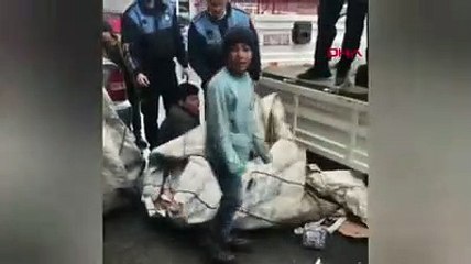 Esenyurt'ta çek çek arabaları elinden alınan çocukların gözyaşları...