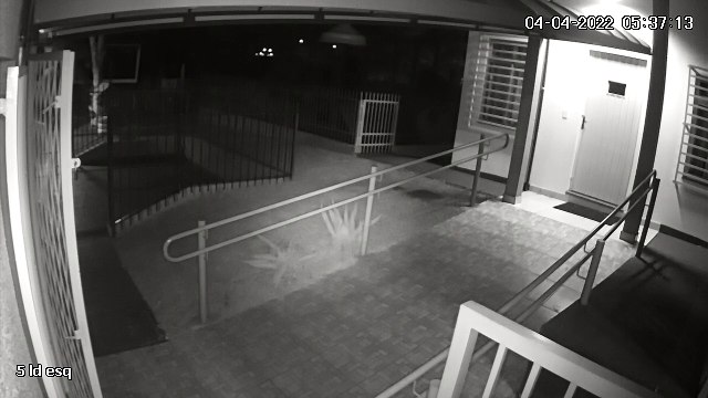 Câmera mostra ação de ladrão em Cmei no Bairro Cancelli, em Cascavel