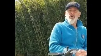 Vincent Lagaf : en fauteuil roulant, il donne de ses nouvelles après son accident