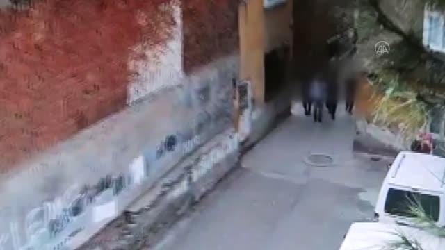 DİYARBAKIR - Bir kişinin bıçaklanarak öldürülmesine ilişkin 3 zanlı tutuklandı