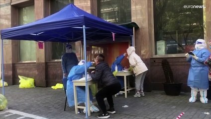 Babys und Kinder in Shanghai müssen allein in Covid-19-Quarantäne