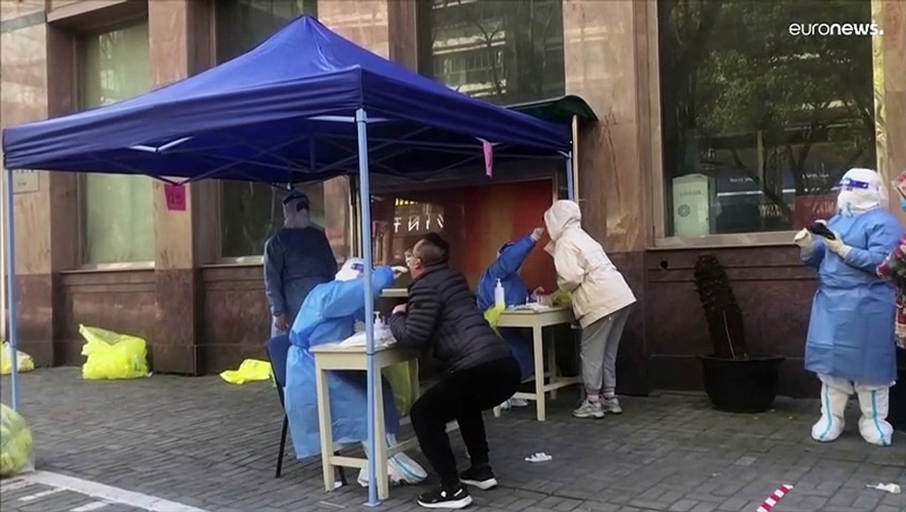 Babys und Kinder in Shanghai müssen allein in Covid-19-Quarantäne