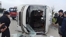 İşçileri taşıyan midibüs ile tırın çarpıştığı kazada 2'si ağır 25 kişi yaralandı