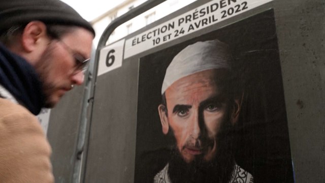 Le Pen voilée, Macron gilet jaune, Zemmour converti à l'islam: un artiste détourne les affiches des candidats