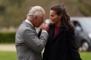 El cariñoso recibimiento de Carlos de Inglaterra a Letizia en Inglaterra