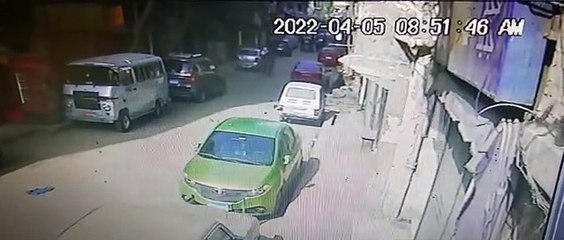 فى نهار رمضان.. كاميرات مراقبة ترصد سرقة حقيبة سيدة بالساحل