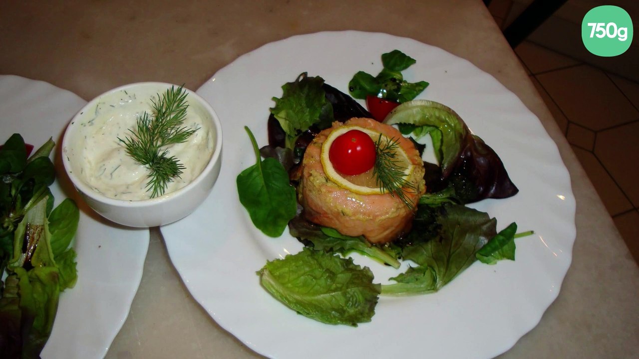 Timbales de saumon fumé à la mousse de courgettes