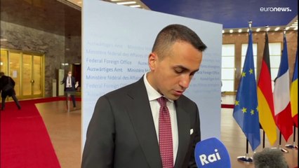 Страны ЕС высылают десятки российских дипломатов