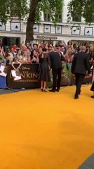 EXCLU VIDÉO - Meghan Markle le prince Harry très amoureux pour l’avant-première du roi lion
