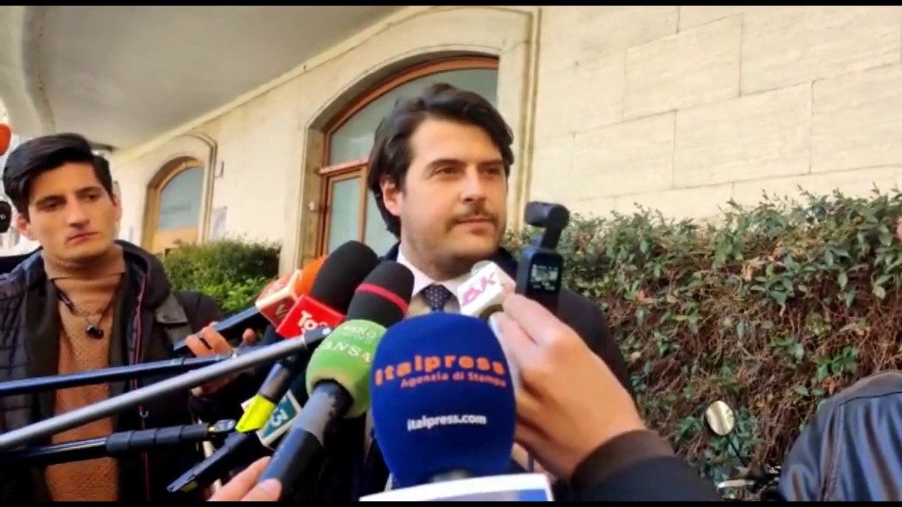 Caro bollette, Buffagni: "Priorità famiglie e imprese"