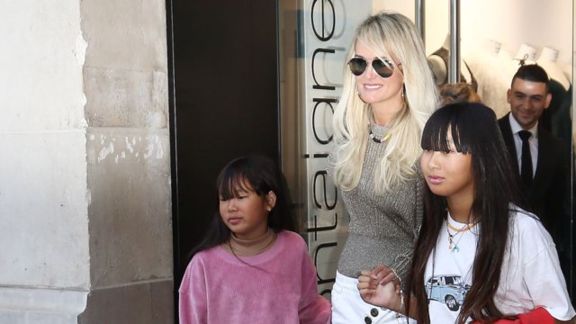 GALA VIDÉO - Jade et Joy, aussi déshéritées par Johnny Hallyday ? Pourquoi elles pourraient ne rien toucher