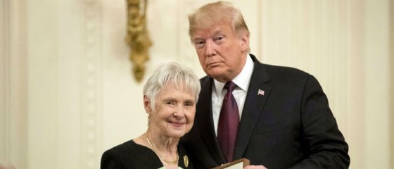 GALA VIDÉO - Donald Trump : cette blague vulgaire à une veuve qui ne passe pas du tout