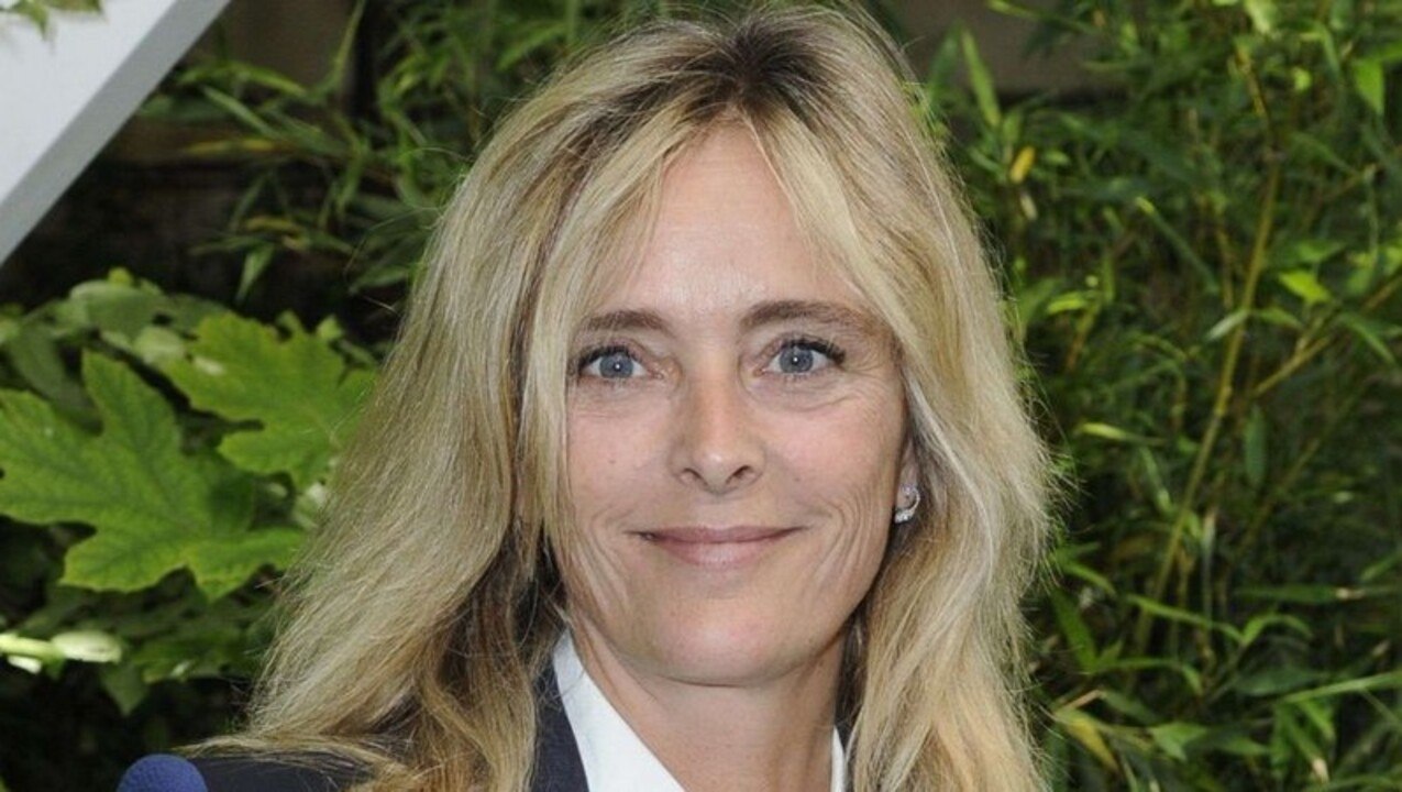 GALA VIDEO : Marie Poniatowski déchirée entre Laeticia Hallyday « sa sœur de cœur » et Sarah sa grande sœur