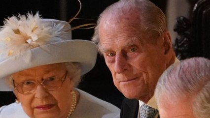 GALA VIDEO - Le prince Philip fête son anniversaire de mariage avec Elisabeth II, retour sur son infidélité avec une célèbre danseuse