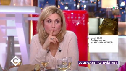 GALA VIDEO - Julie Gayet et François Hollande : ce qu’elle aime chez lui