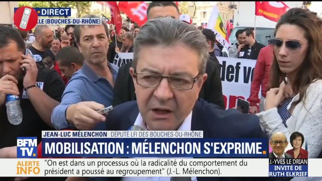 Jean-Luc Mélenchon s'emporte contre Emmanuel Macron dans une manifestation