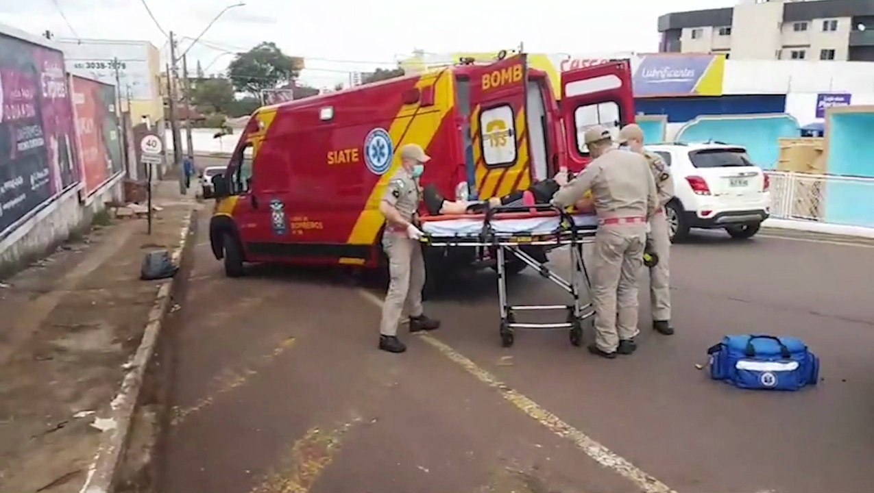 Homem é atropelado na Avenida Brasil, no acesso à Rua Rio Grande do Sul